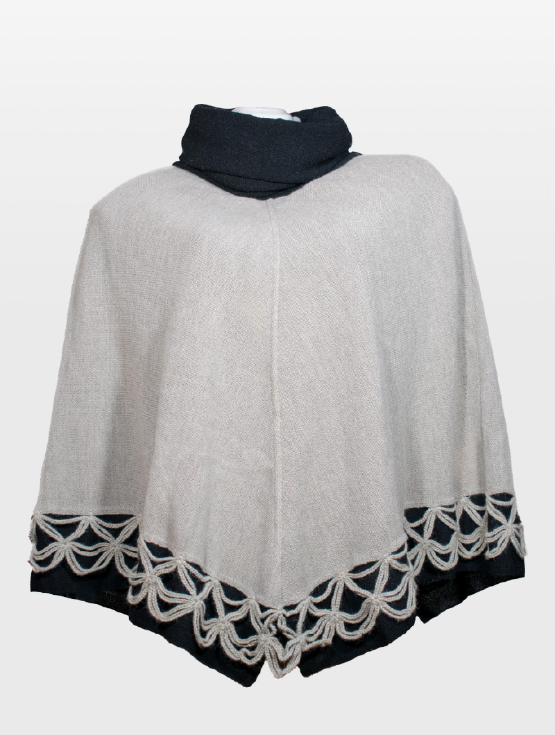 PONCHO MODELO YAKU (AGUA)